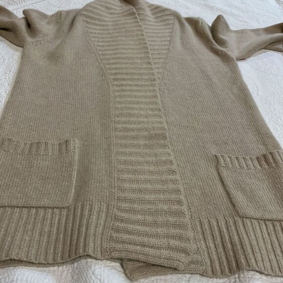 Sutton Studio Cashmere cardigan. Medium. - Picture 10 of 10